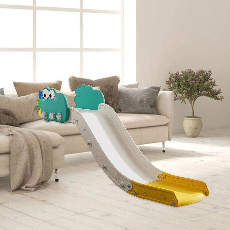 Escorregador de sofa divertido.